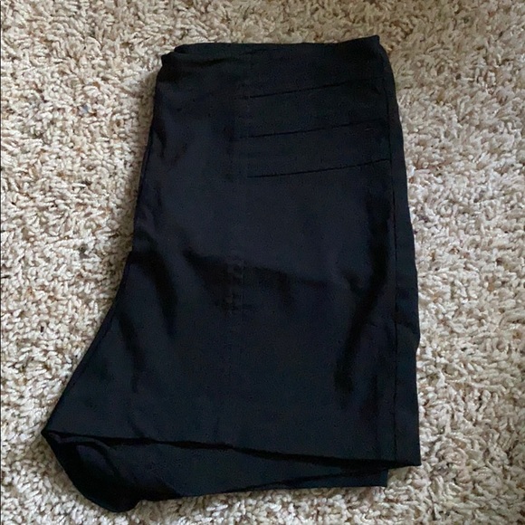 Stretchy high waisted shorts - Picture 2 of 2